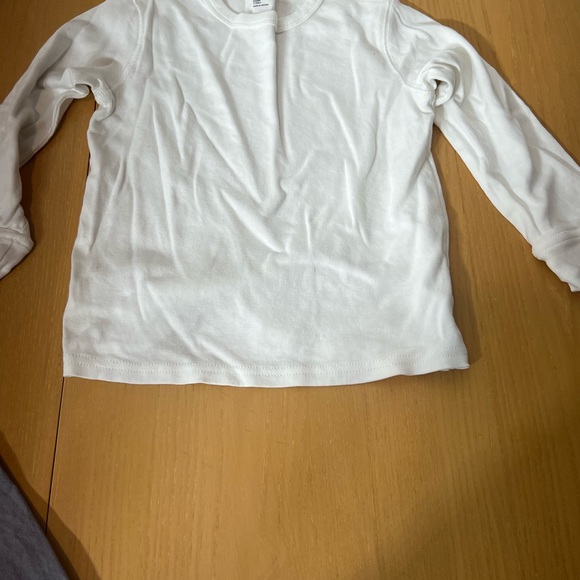 Gap boys roll up bottom cotton pants and long sleeve cotton tee - Picture 3 of 6